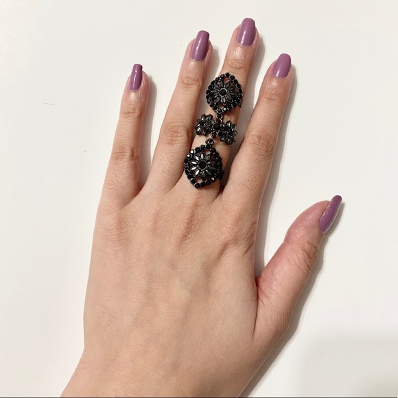 ✨2/$10 💍 Full Finger Black Articulated Ring - Picture 1 of 4